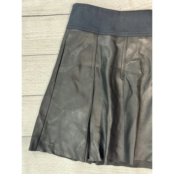 Vince Black 100% Goat Leather Pleated Mini Skirt Size 10 Flared A-Line Zip Back - Picture 9 of 9